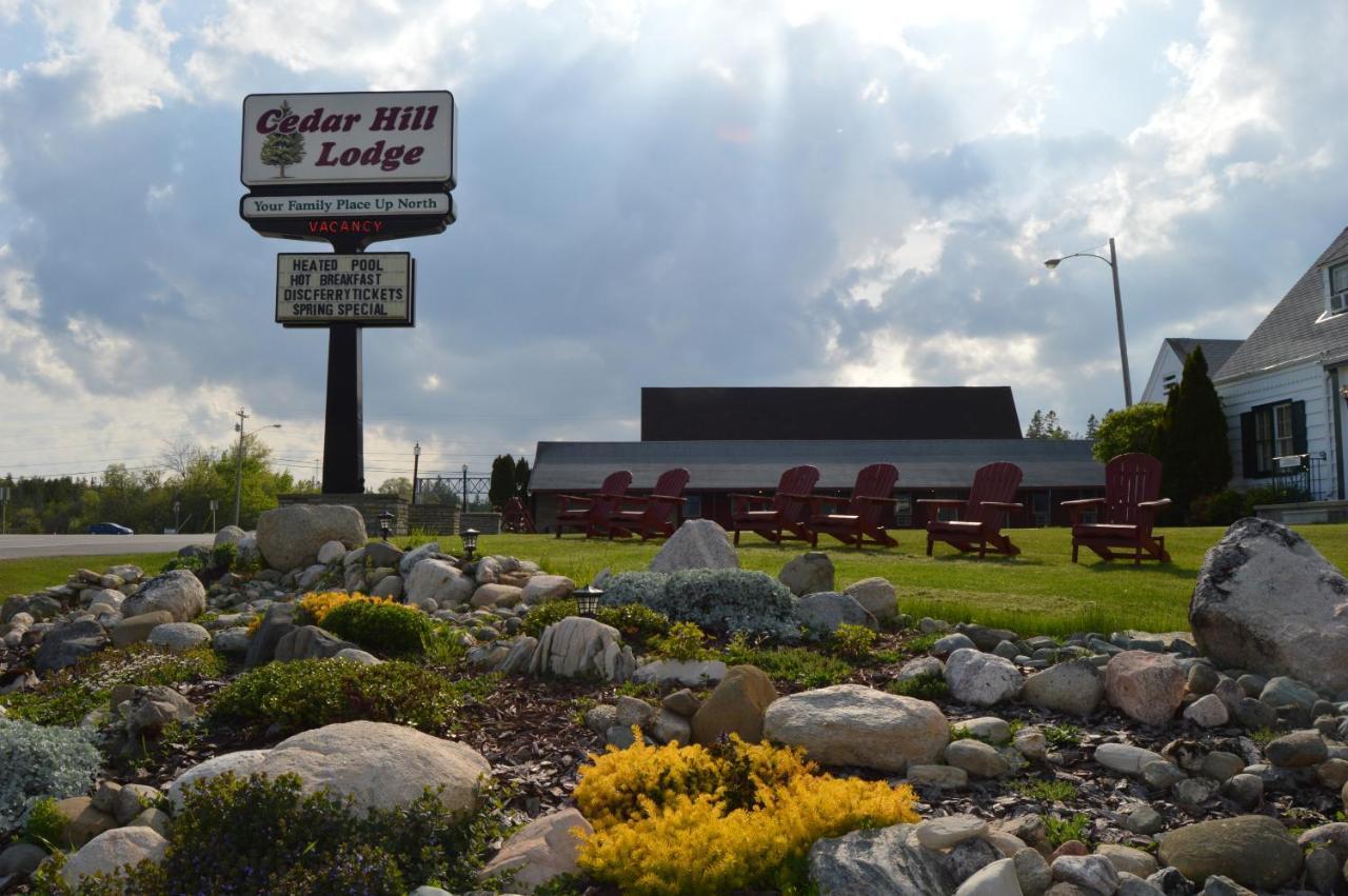 Cedar Hill Lodge Saint Ignace Exterior foto